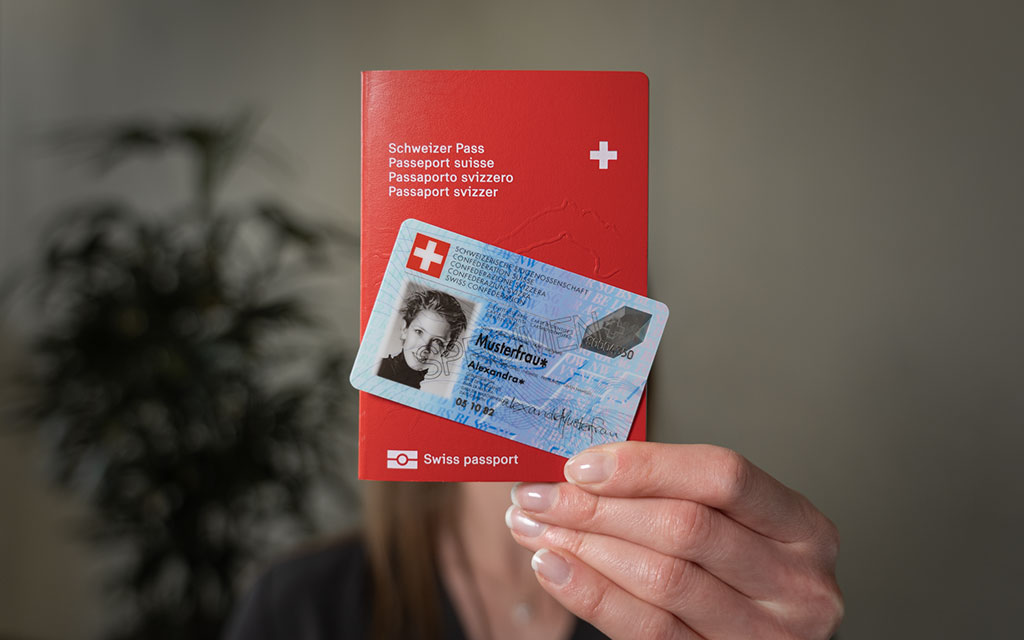 Le passeport suisse dans une poche de chemise